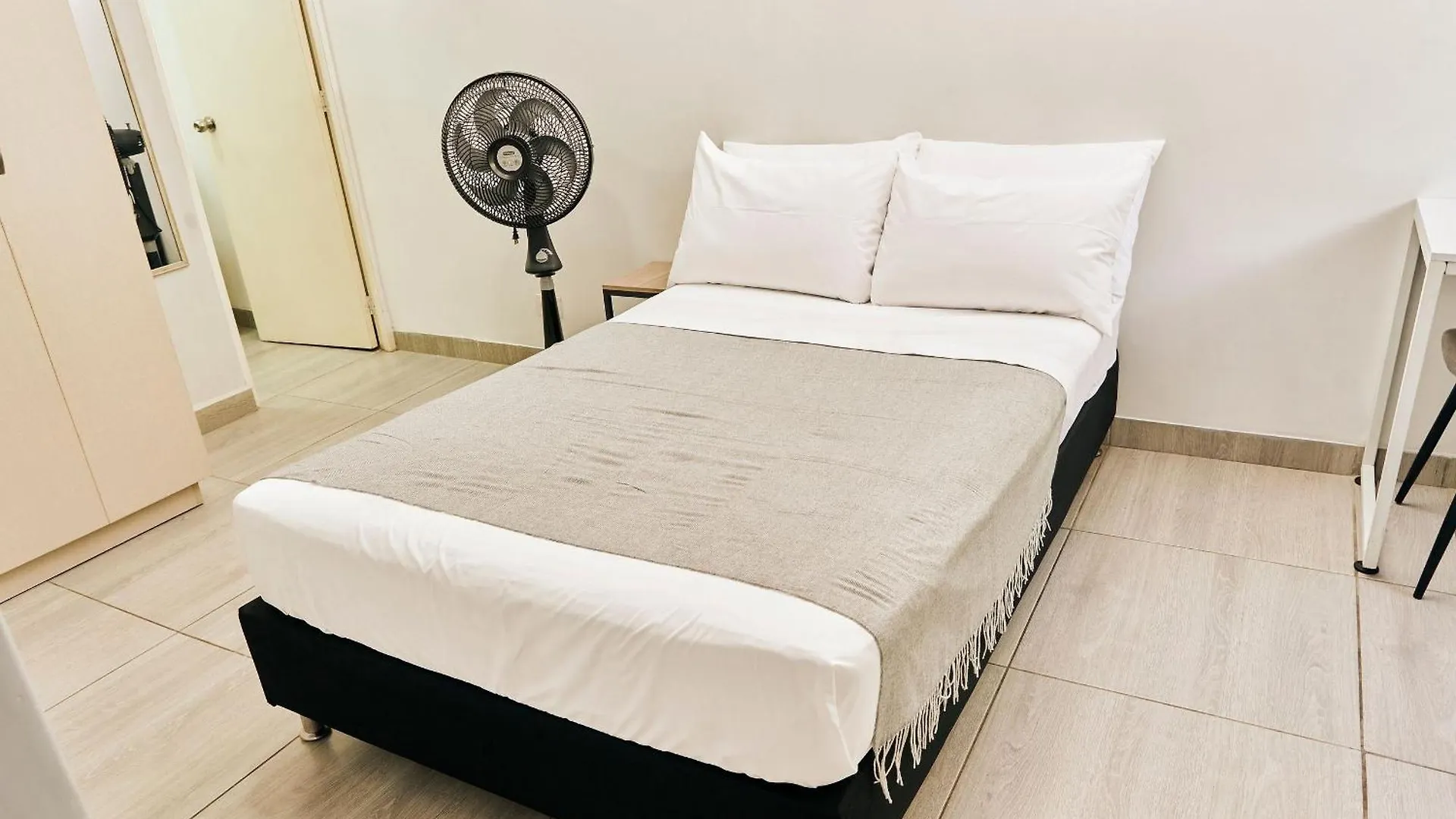 Apartamentos Y Loft En Zona Rosa De Laureles Medellin 0*,  Colombia